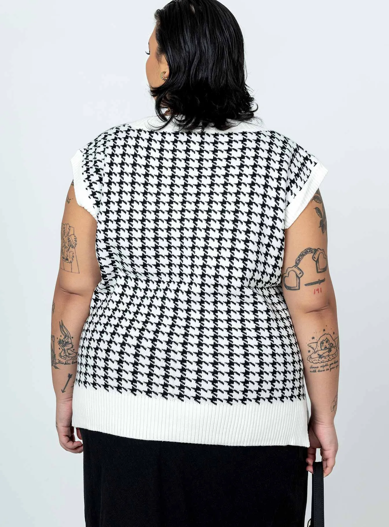 Ashton Sweater Vest White Curve