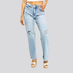 Light-wash vintage jeans
 for women