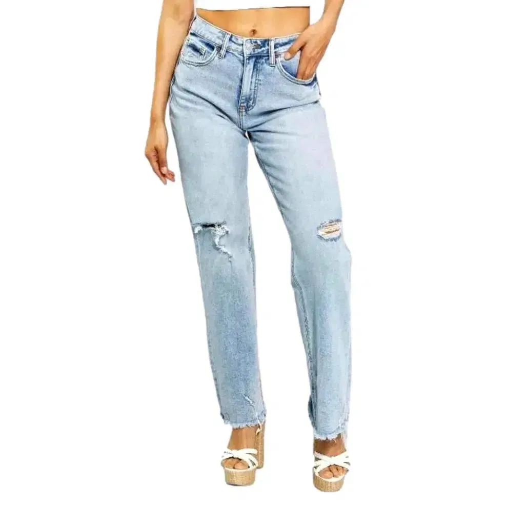 Light-wash vintage jeans
 for women