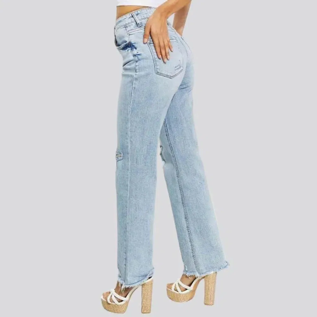 Light-wash vintage jeans
 for women