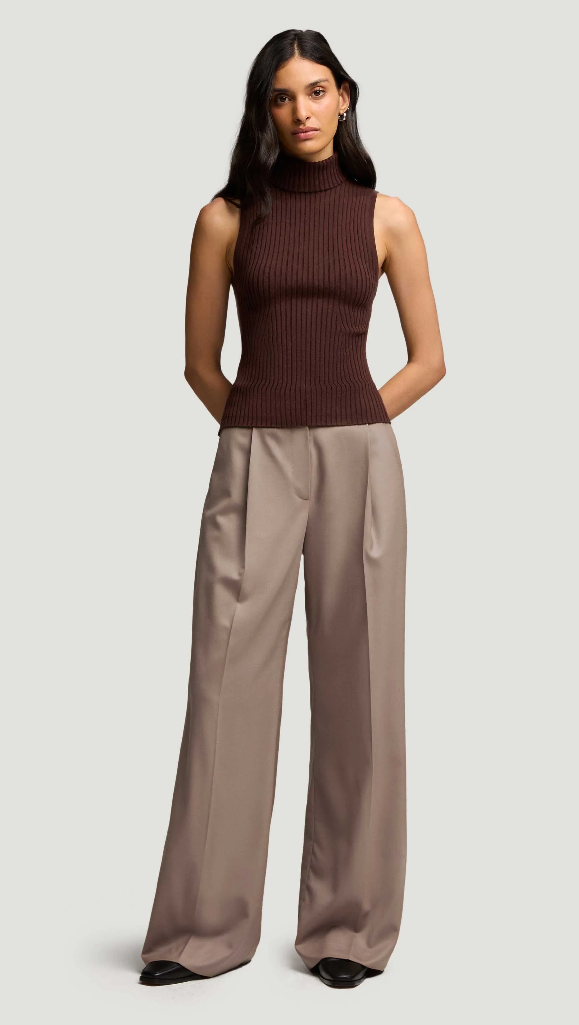 Sleeveless Turtleneck in Stretch Wool | Chocolate